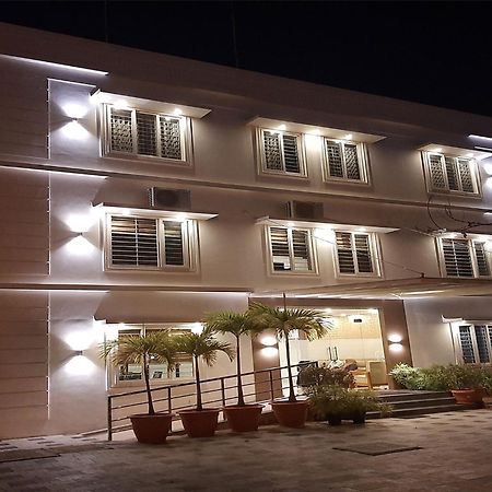 Phoenix Holidays Kochi Bagian luar foto