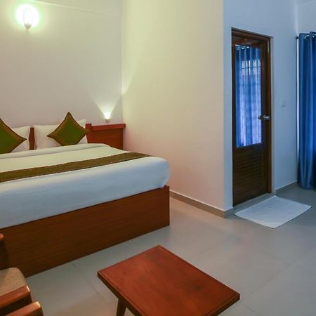 Phoenix Holidays Kochi Bagian luar foto