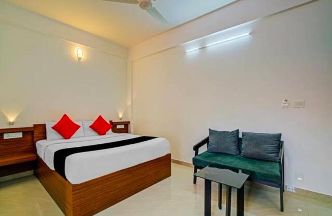 Phoenix Holidays Kochi Bagian luar foto