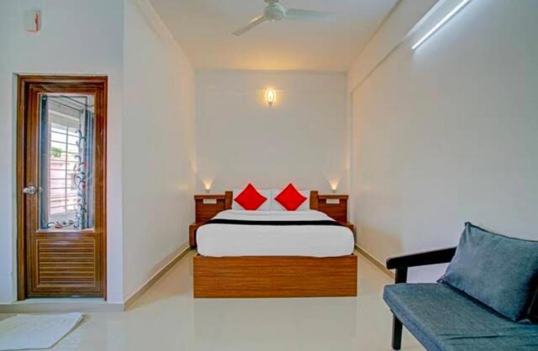 Phoenix Holidays Kochi Bagian luar foto