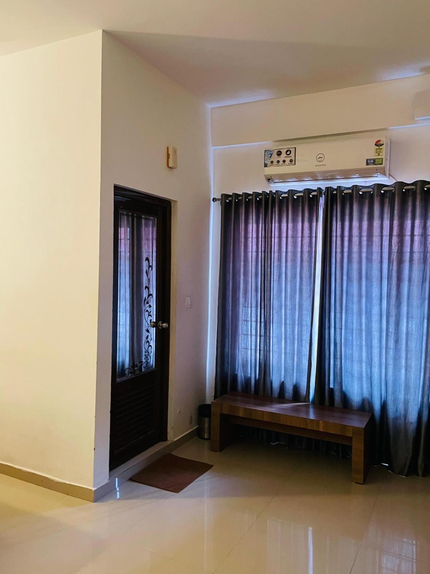 Phoenix Holidays Kochi Bagian luar foto