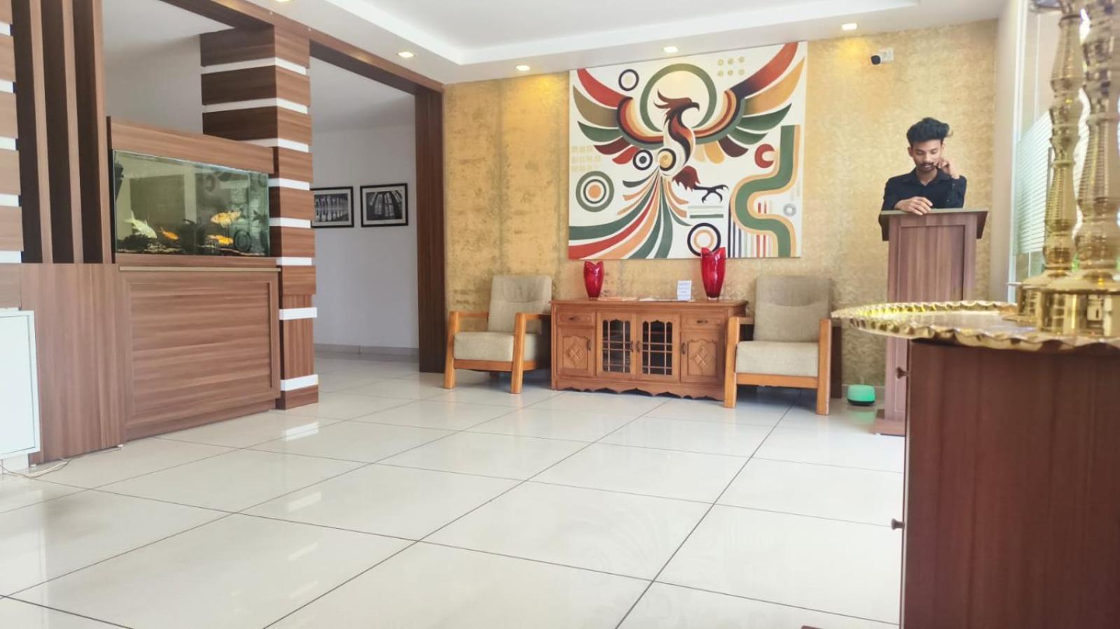 Phoenix Holidays Kochi Bagian luar foto