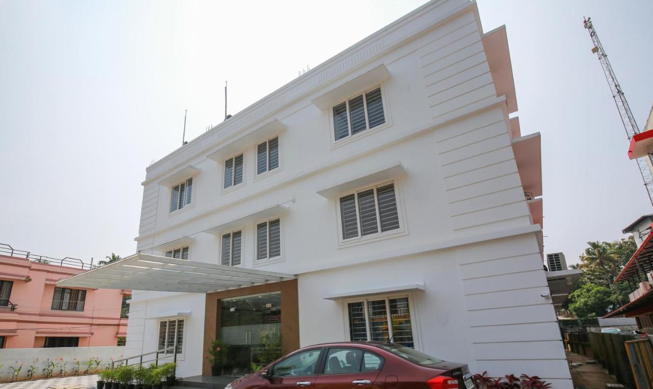 Phoenix Holidays Kochi Bagian luar foto