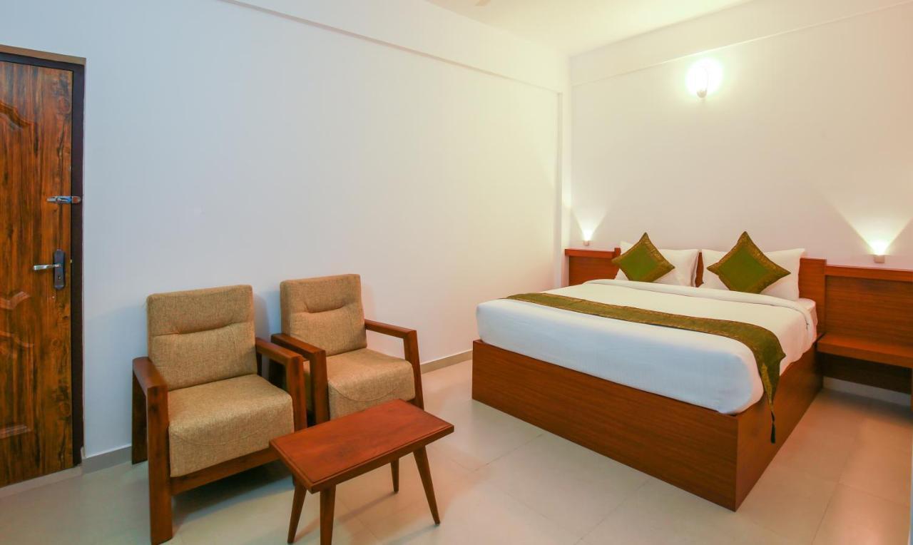 Phoenix Holidays Kochi Bagian luar foto