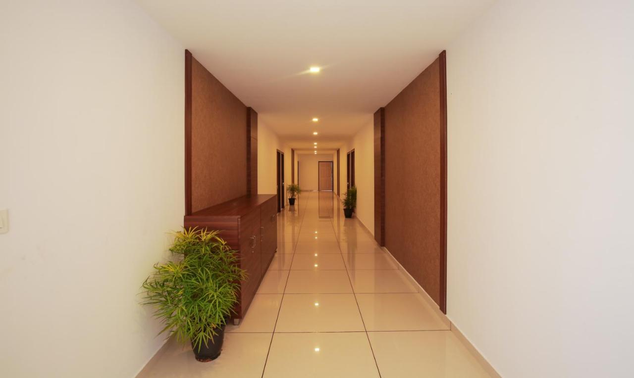Phoenix Holidays Kochi Bagian luar foto