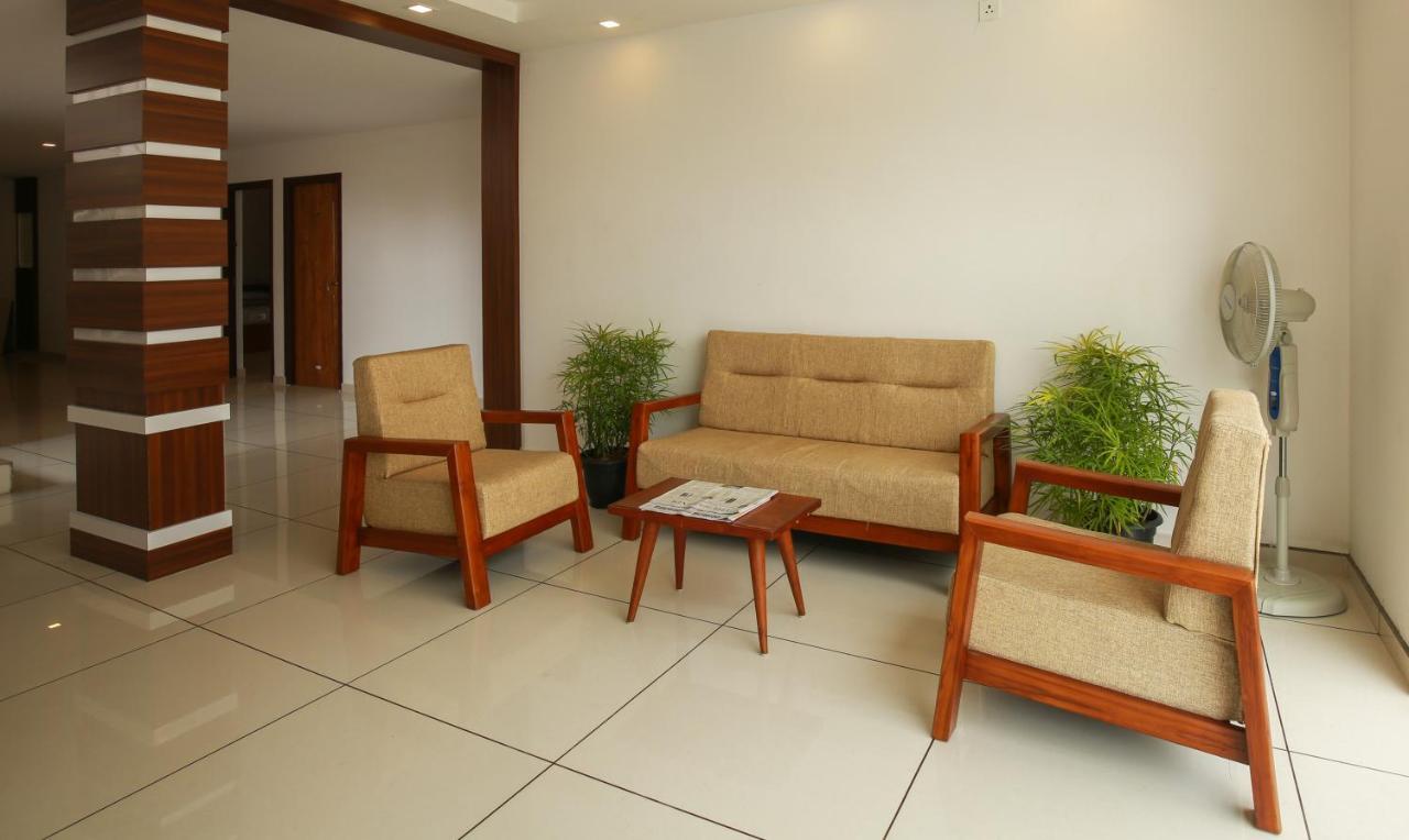 Phoenix Holidays Kochi Bagian luar foto